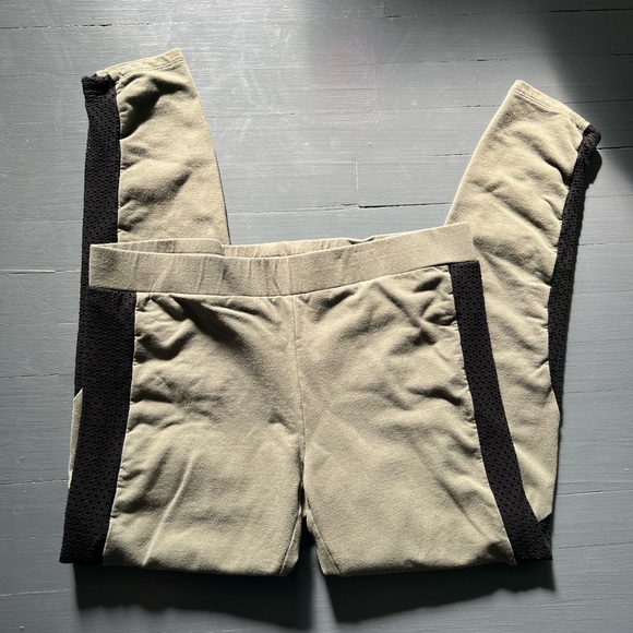 PREOWNED SIZE XL BEBE JOGGING SUIT GREEN/BLACK - Picture 4 of 5